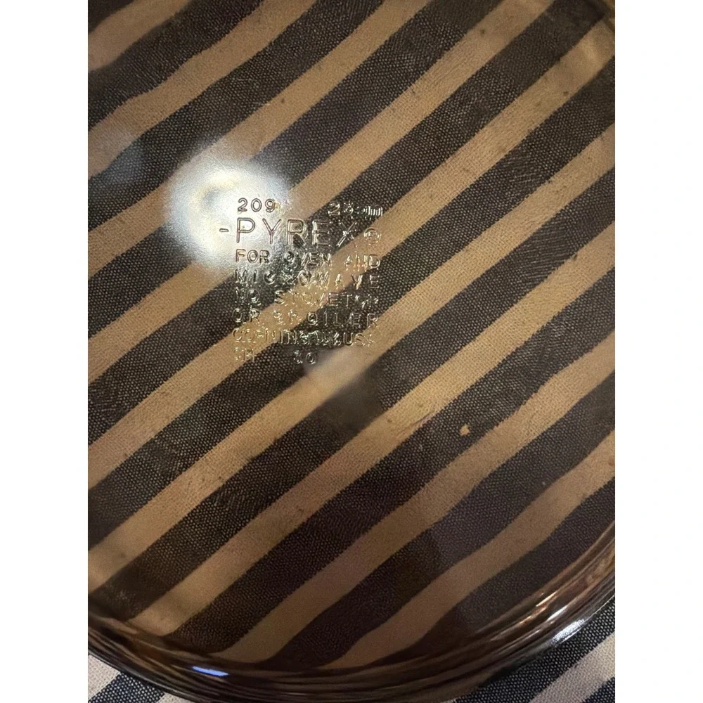 Pyrex 209 Amber Brown Glass Pie Plate 8.5 Inch Vintage Round Baking Dish USA